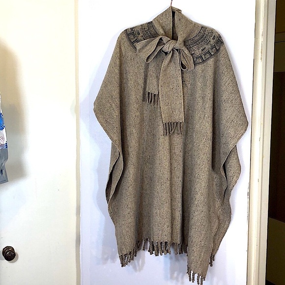 Vintage Aztec South American Art Printed Wool Fringe Blanket Cap --- One… - Picture 2 of 16